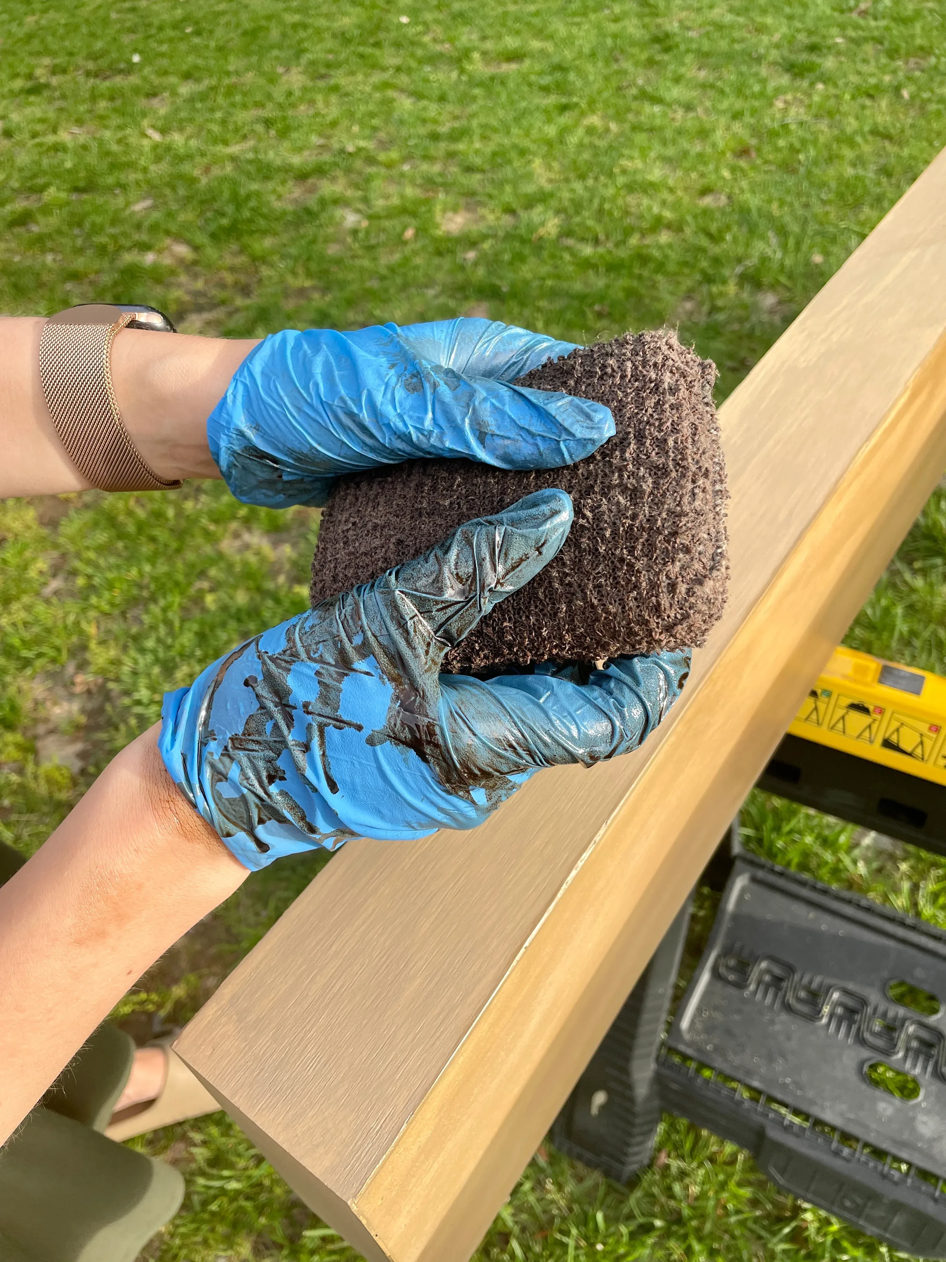 DIY wood floating shelf stain
