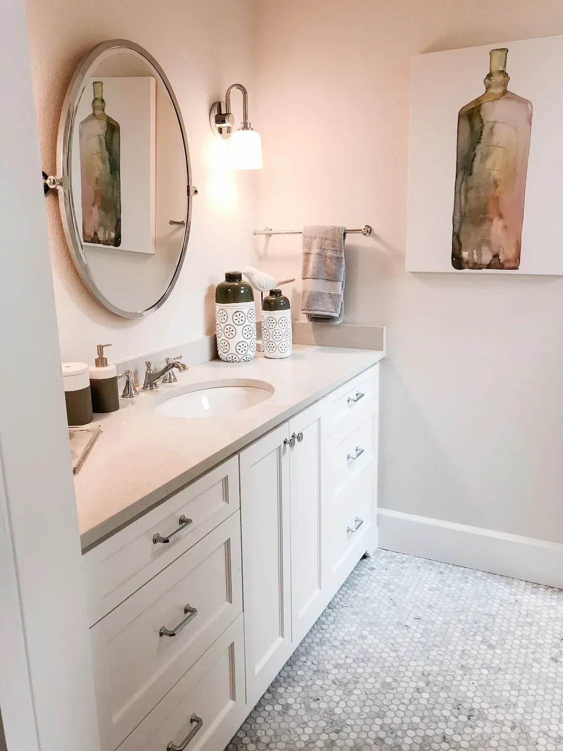 Singe vanity, white