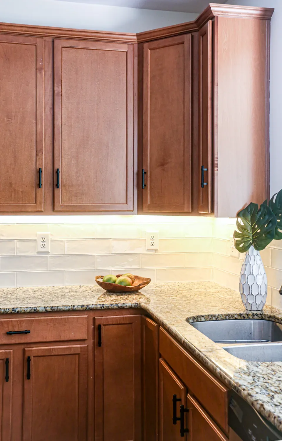 under cabinet kitchen lights